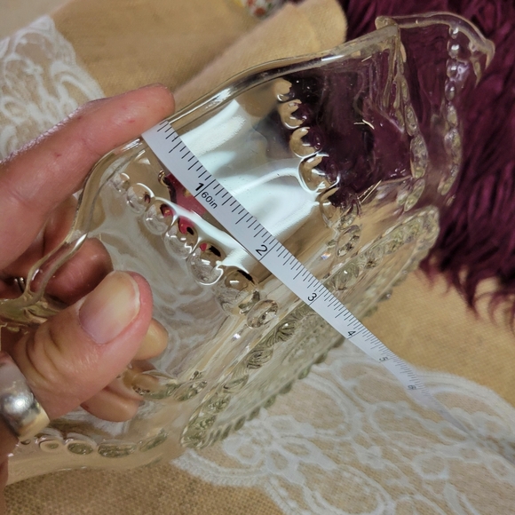 Vintage absolutely gorgeous serving bowl /dish circle details and flowy - Picture 3 of 6